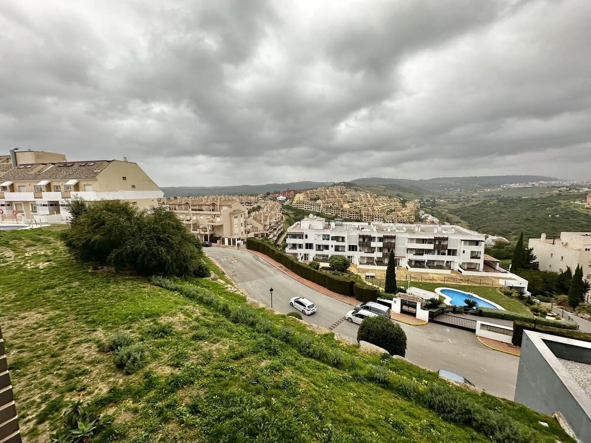 2 slaapkamer Appartement te koop in La Duquesa / Puerto de la Duquesa met garage - € 375.000 (Ref: 9650950)