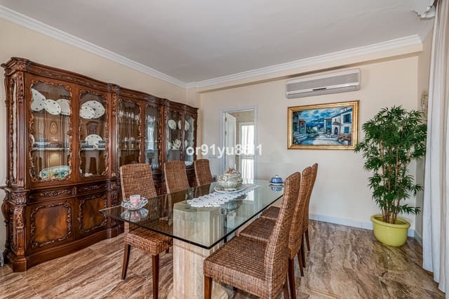 4 sovrum Villa till salu i Elviria, Marbella - 2 200 000 € (Ref: 9650952)