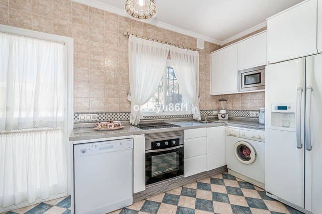 4 sovrum Villa till salu i Elviria, Marbella - 2 200 000 € (Ref: 9650952)