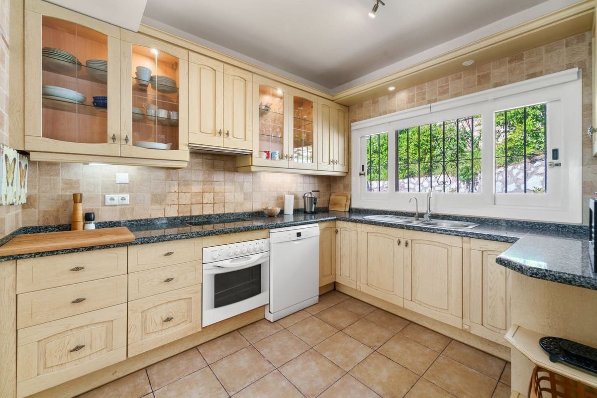 5 sovrum Villa till salu i Calahonda - 1 399 000 € (Ref: 9650955)