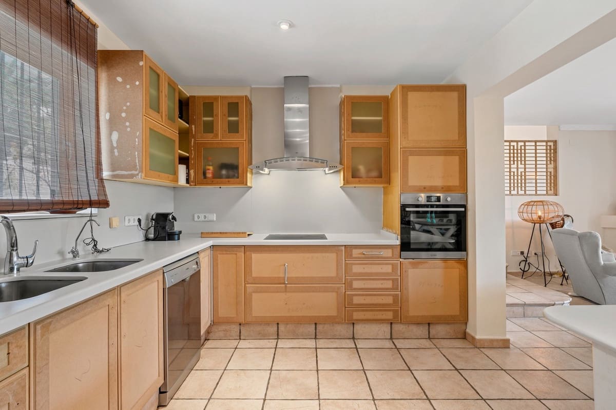 6 makuuhuone Huvila myytävänä paikassa Altea - 985 000 € (Ref: 9654458)