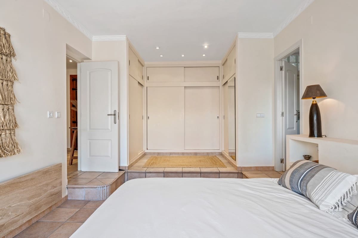 6 makuuhuone Huvila myytävänä paikassa Altea - 985 000 € (Ref: 9654458)