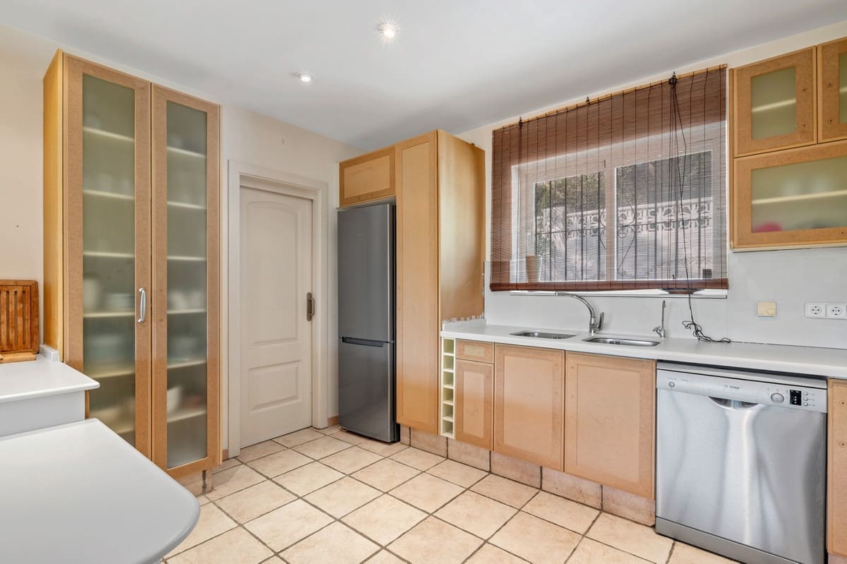 6 makuuhuone Huvila myytävänä paikassa Altea - 985 000 € (Ref: 9654458)