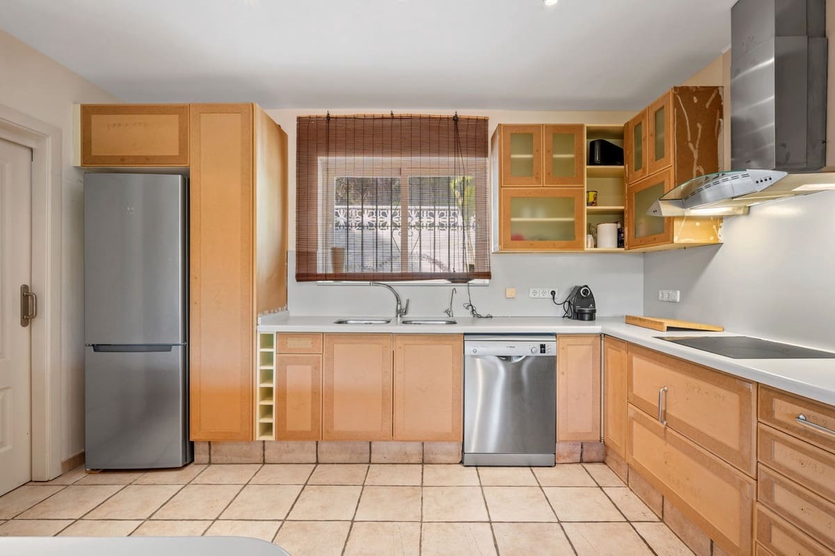 6 makuuhuone Huvila myytävänä paikassa Altea - 985 000 € (Ref: 9654458)