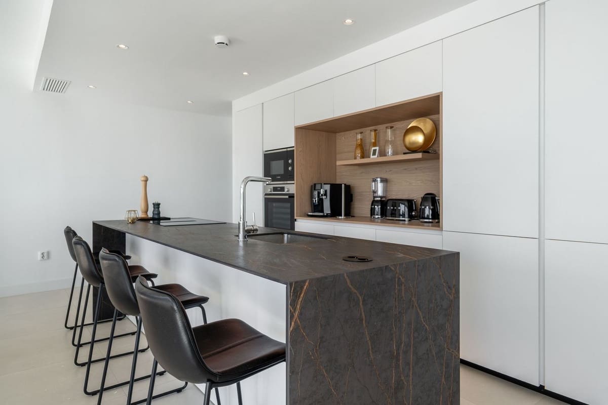 3 soverom Penthouse til salgs i Fuengirola med garasje - € 1 299 000 (Ref: 9654462)