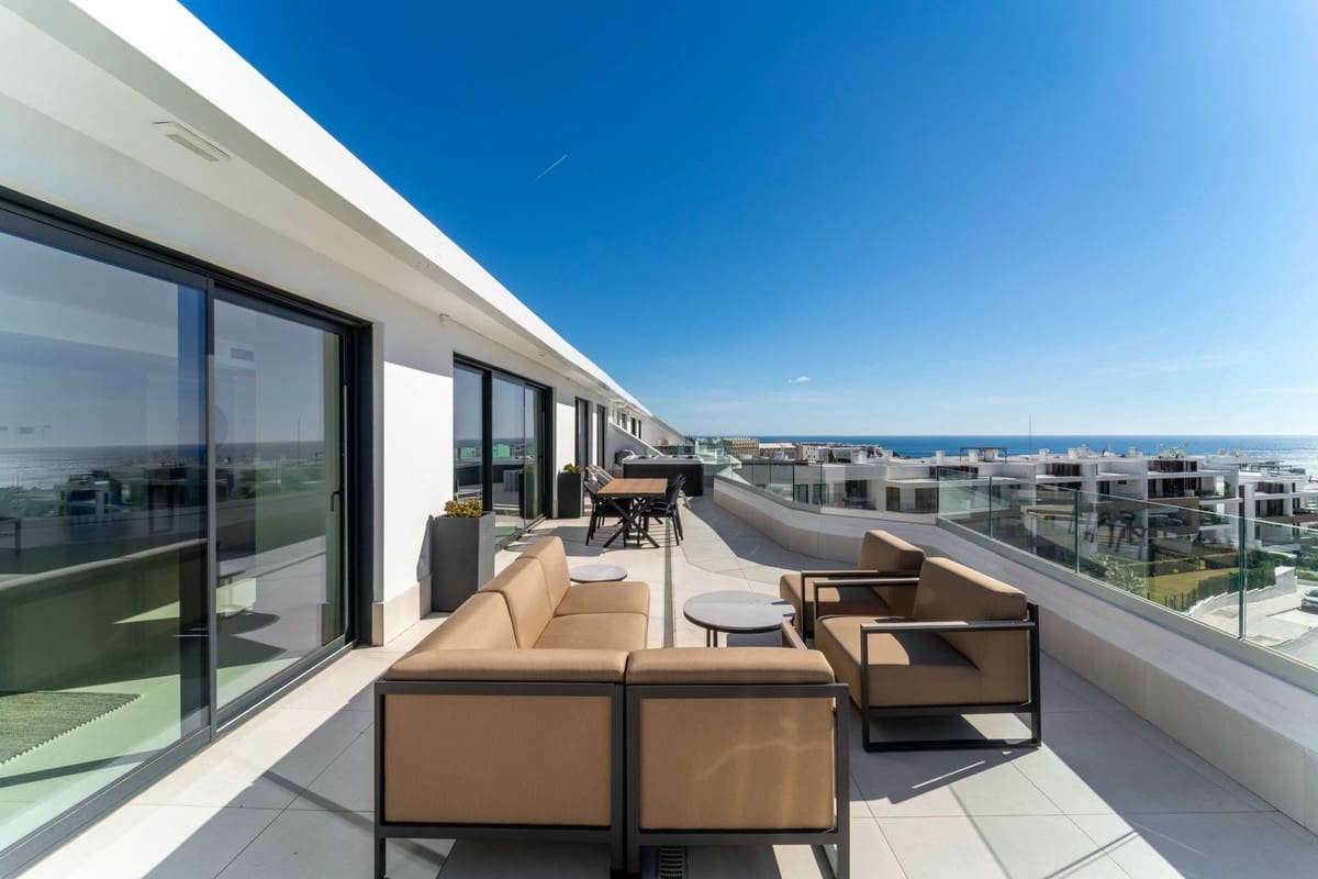 3 soverom Penthouse til salgs i Fuengirola med garasje - € 1 299 000 (Ref: 9654462)