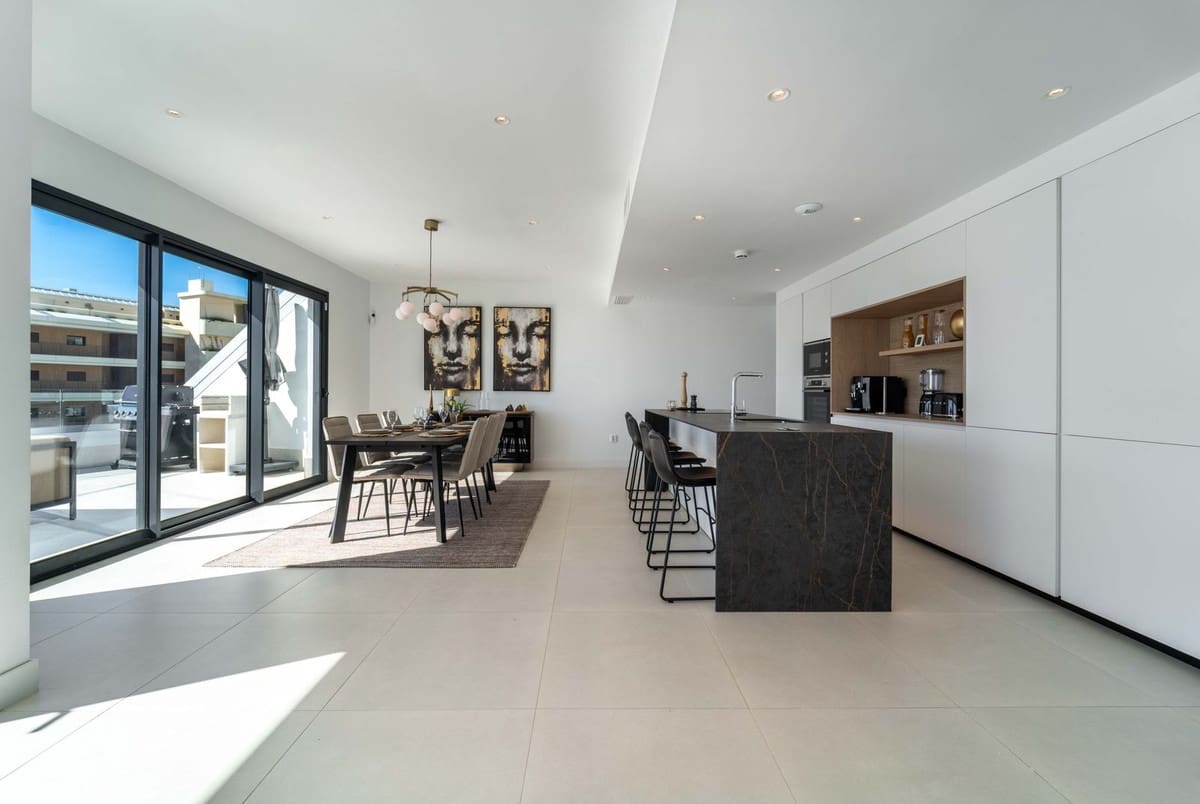 3 soverom Penthouse til salgs i Fuengirola med garasje - € 1 299 000 (Ref: 9654462)