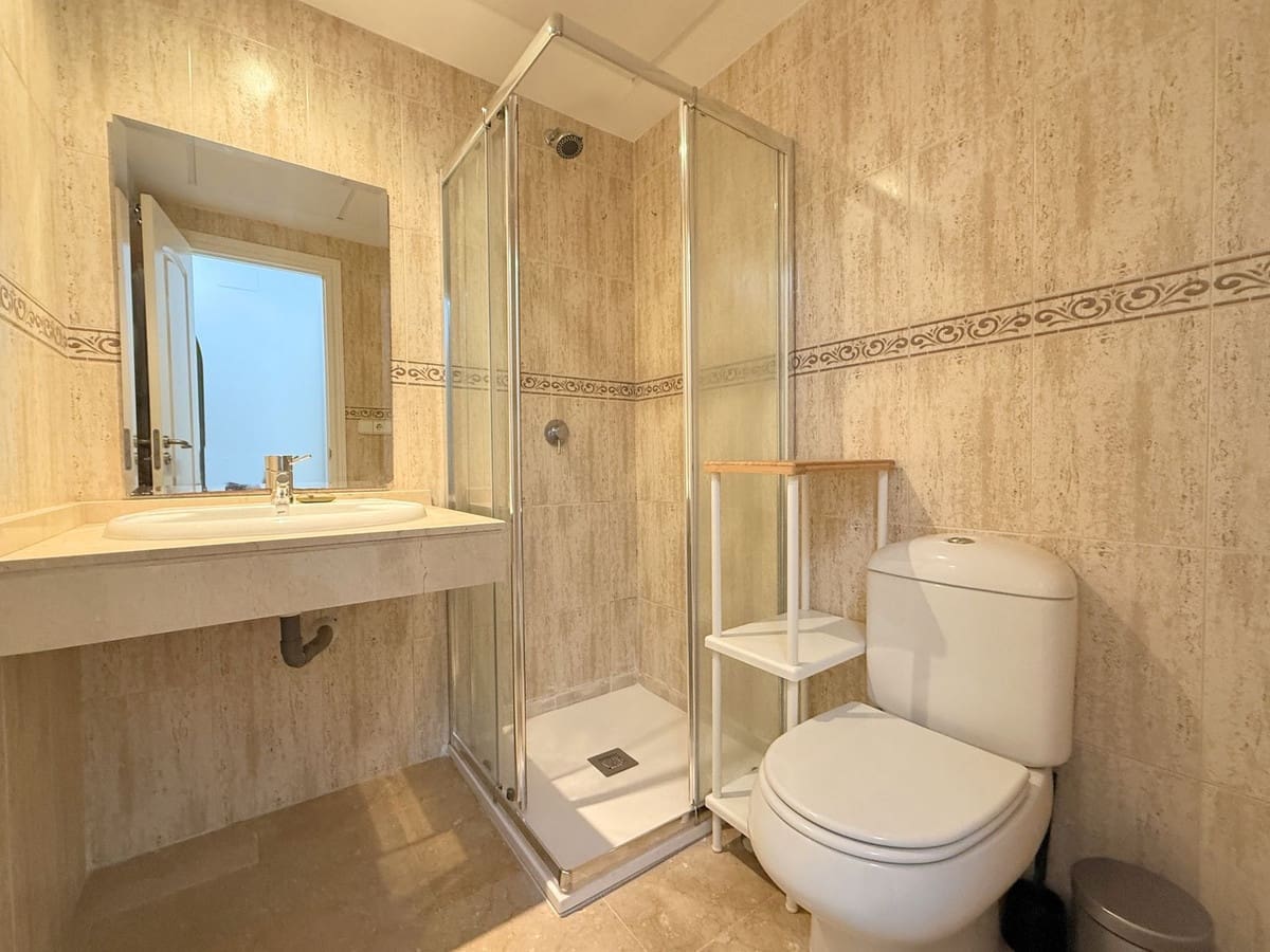 2 soveværelse Lejlighed til salg i Manilva med garage - € 240.000 (Ref: 9660725)