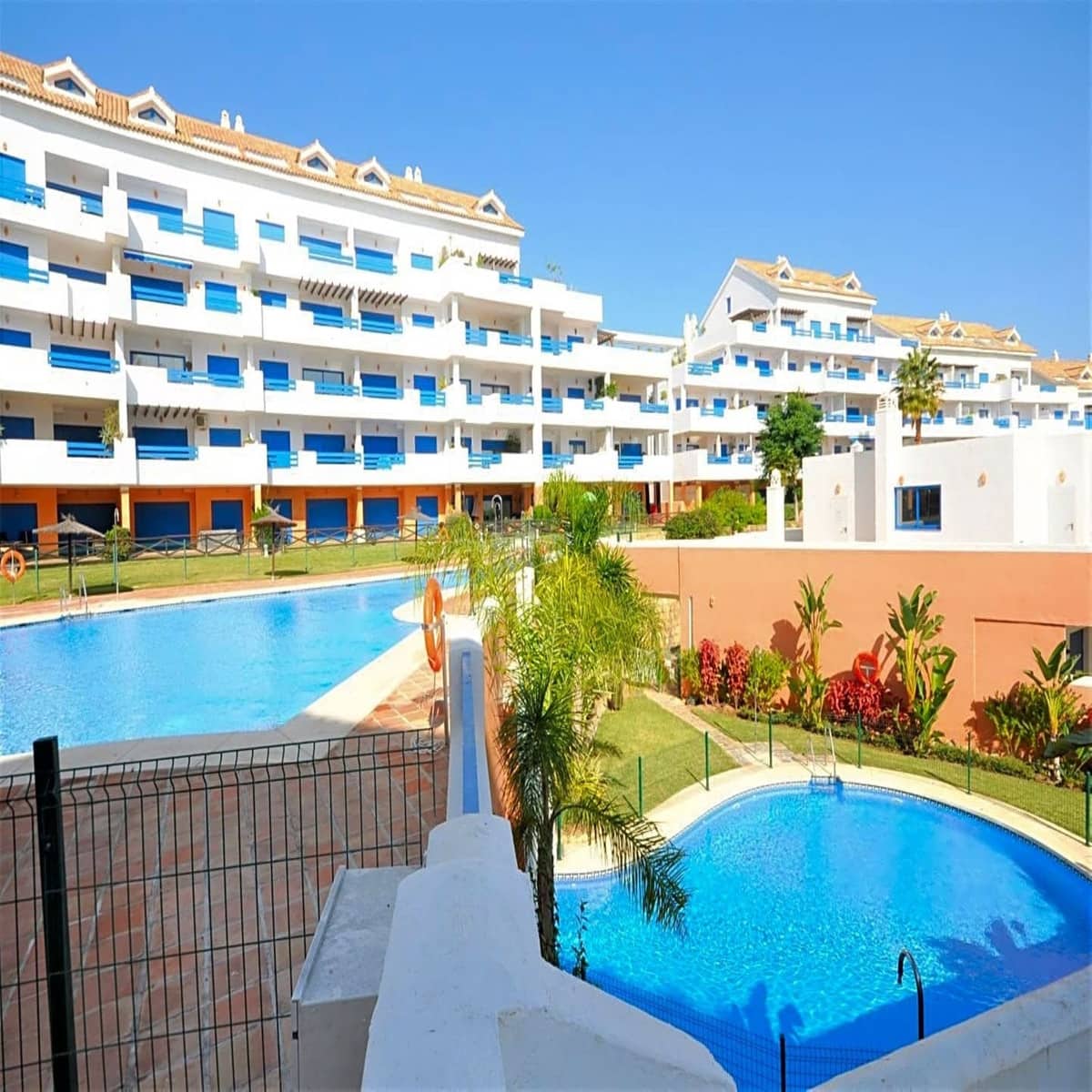 2 soveværelse Lejlighed til salg i Manilva med garage - € 240.000 (Ref: 9660725)