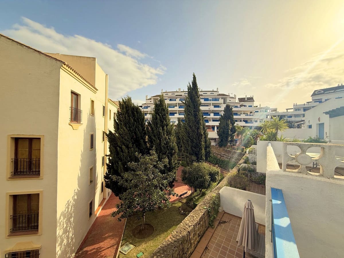 2 soveværelse Lejlighed til salg i Manilva med garage - € 240.000 (Ref: 9660725)