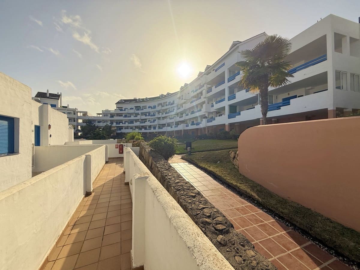 2 soveværelse Lejlighed til salg i Manilva med garage - € 240.000 (Ref: 9660725)