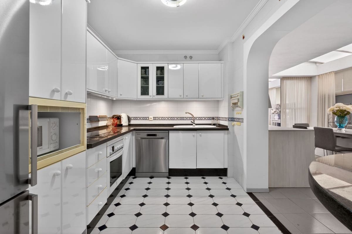 3 makuuhuone Huoneisto myytävänä paikassa Torrequebrada mukana 
autotalli - 689 000 € (Ref: 9669166)