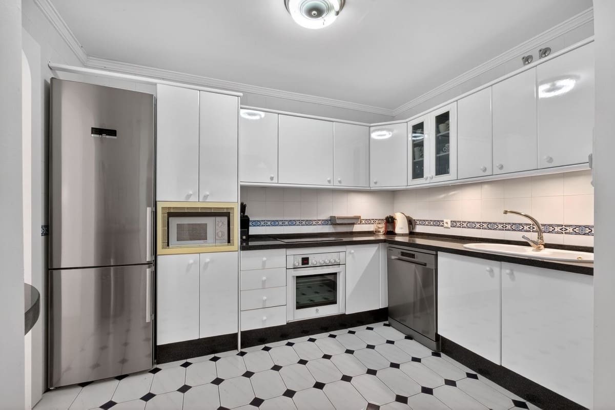 3 makuuhuone Huoneisto myytävänä paikassa Torrequebrada mukana 
autotalli - 689 000 € (Ref: 9669166)