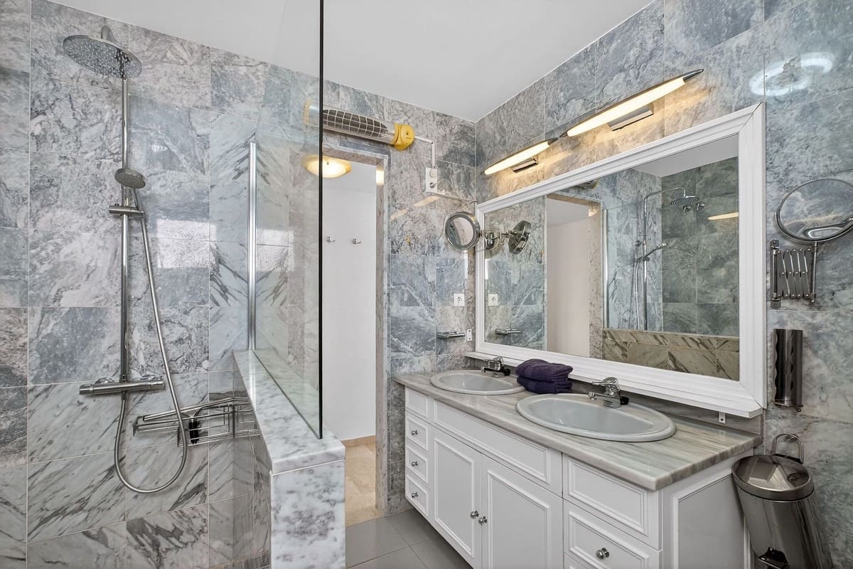 3 makuuhuone Huoneisto myytävänä paikassa Torrequebrada mukana 
autotalli - 689 000 € (Ref: 9669166)