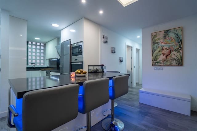 3 makuuhuone Huoneisto myytävänä paikassa Los Árboles, Mijas mukana 
autotalli - 280 000 € (Ref: 9673666)