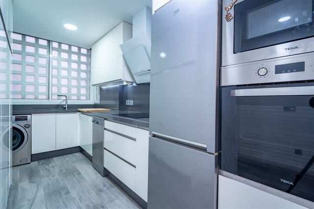 3 makuuhuone Huoneisto myytävänä paikassa Los Árboles, Mijas mukana 
autotalli - 280 000 € (Ref: 9673666)