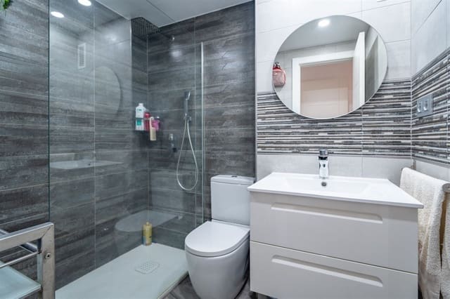 3 makuuhuone Huoneisto myytävänä paikassa Los Árboles, Mijas mukana 
autotalli - 280 000 € (Ref: 9673666)