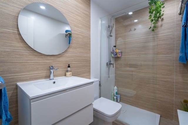 3 makuuhuone Huoneisto myytävänä paikassa Los Árboles, Mijas mukana 
autotalli - 280 000 € (Ref: 9673666)