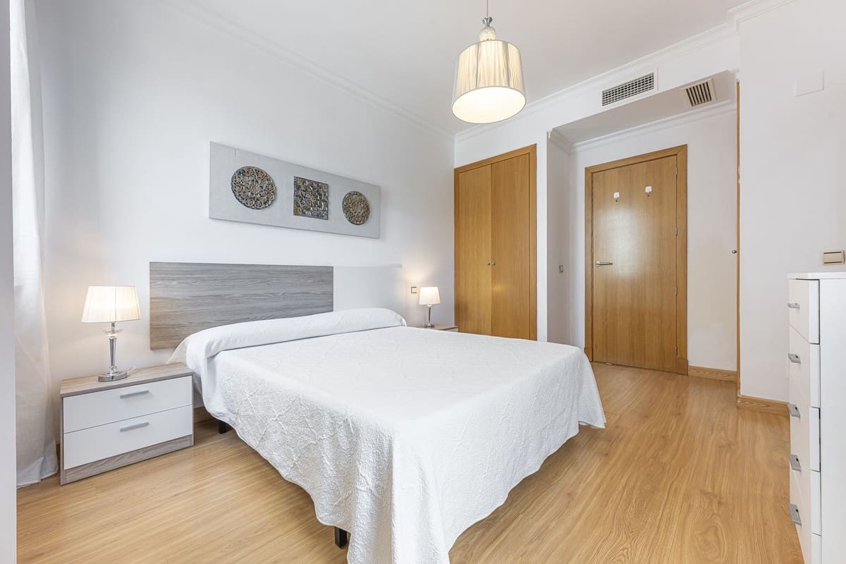 1 makuuhuone Huoneisto myytävänä paikassa Estepona mukana 
autotalli - 325 000 € (Ref: 9673671)