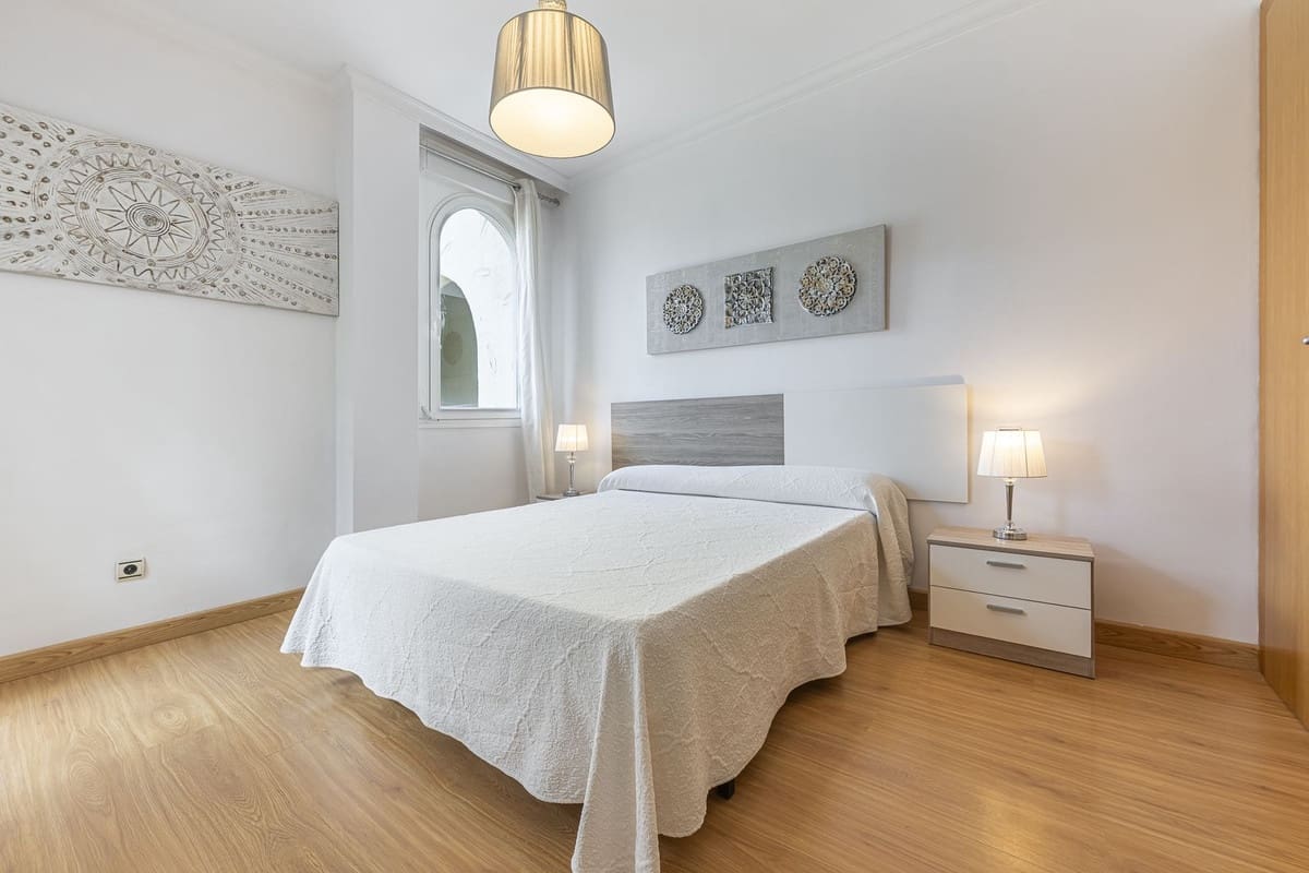 1 makuuhuone Huoneisto myytävänä paikassa Estepona mukana 
autotalli - 325 000 € (Ref: 9673671)