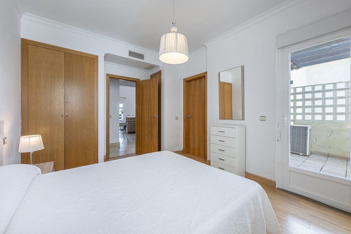 1 makuuhuone Huoneisto myytävänä paikassa Estepona mukana 
autotalli - 325 000 € (Ref: 9673671)