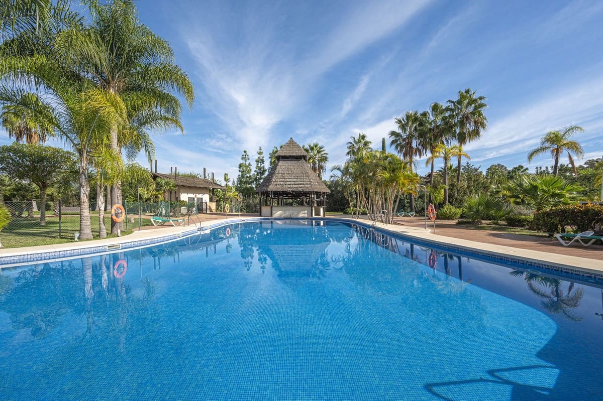 1 makuuhuone Huoneisto myytävänä paikassa Estepona mukana 
autotalli - 325 000 € (Ref: 9673671)