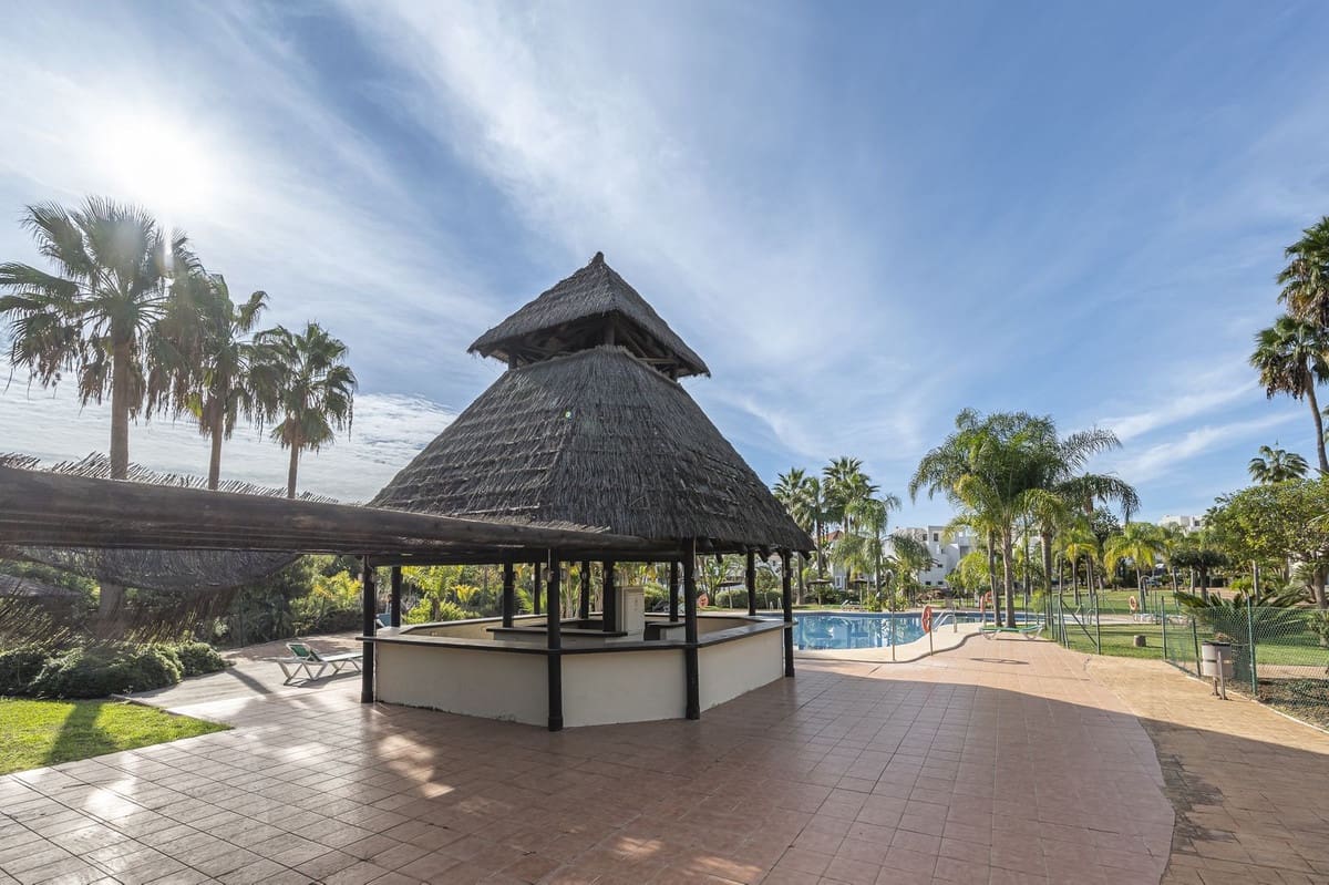 1 makuuhuone Huoneisto myytävänä paikassa Estepona mukana 
autotalli - 325 000 € (Ref: 9673671)