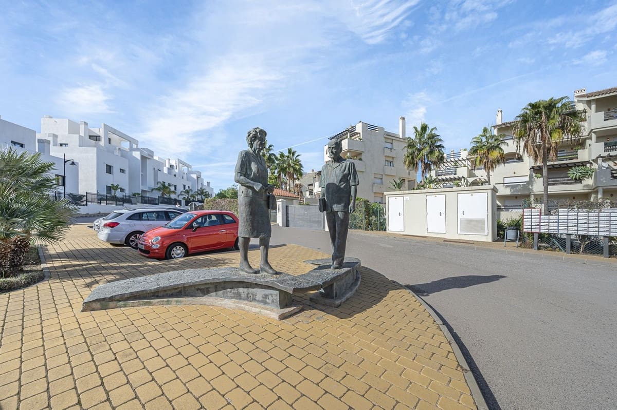 1 makuuhuone Huoneisto myytävänä paikassa Estepona mukana 
autotalli - 325 000 € (Ref: 9673671)