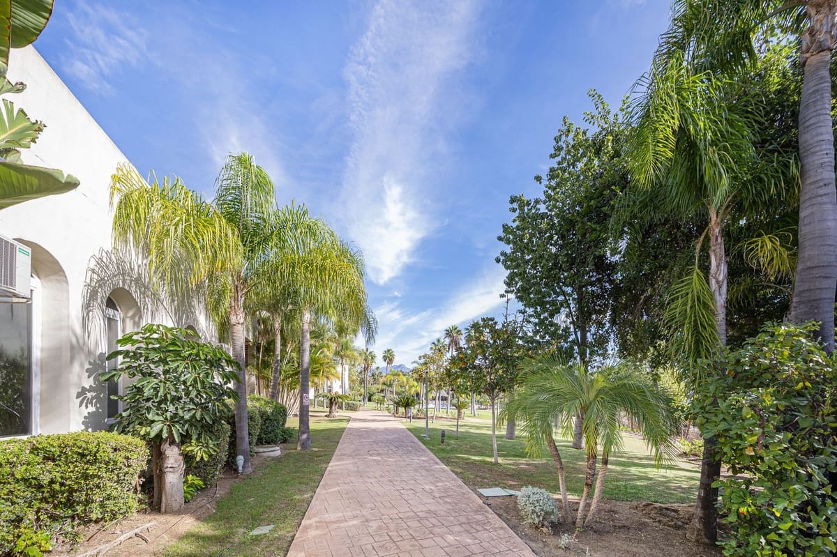 1 makuuhuone Huoneisto myytävänä paikassa Estepona mukana 
autotalli - 325 000 € (Ref: 9673671)