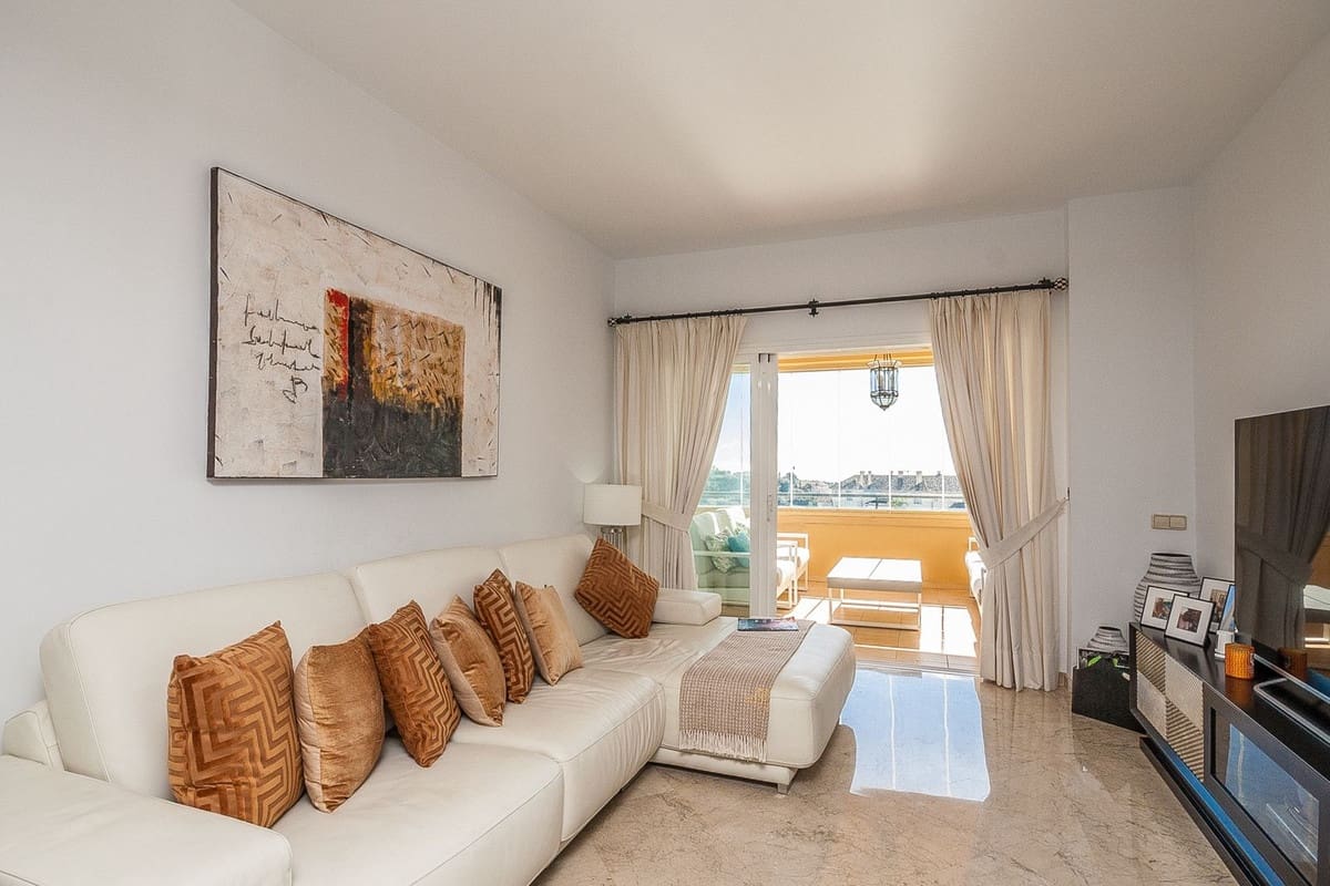 3 bedroom Apartment for sale in Elviria - € 775,000 (Ref: 9673673)