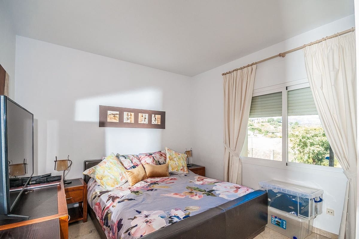 3 bedroom Apartment for sale in Elviria - € 775,000 (Ref: 9673673)