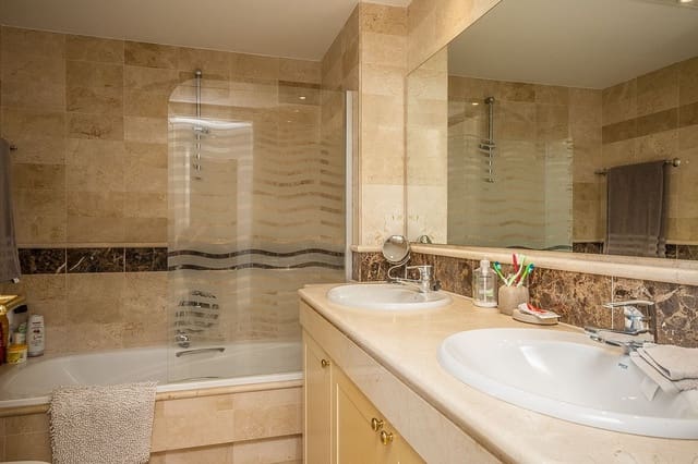 3 bedroom Apartment for sale in Elviria, Marbella - € 775,000 (Ref: 9673673)