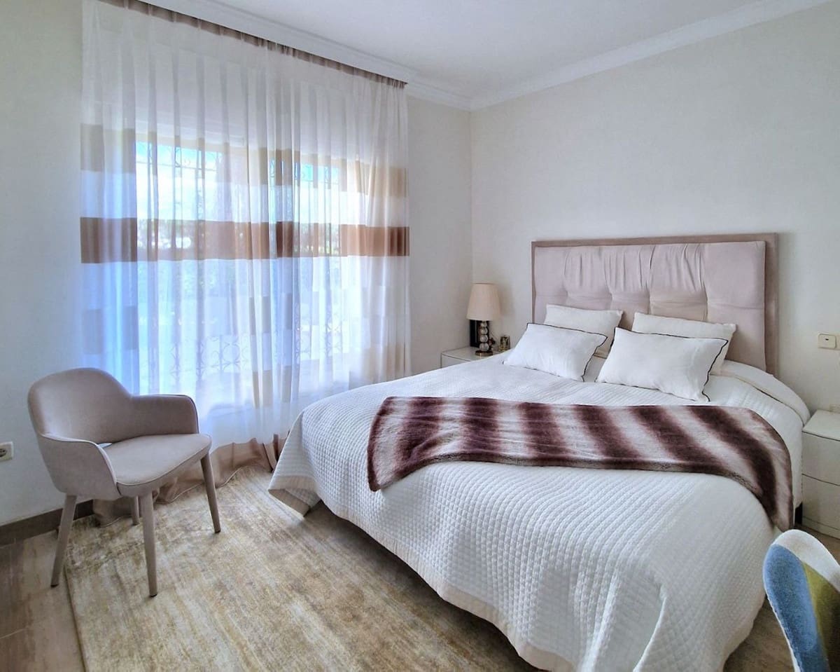 2 makuuhuone Huoneisto myytävänä paikassa Elviria mukana 
autotalli - 750 000 € (Ref: 9679341)