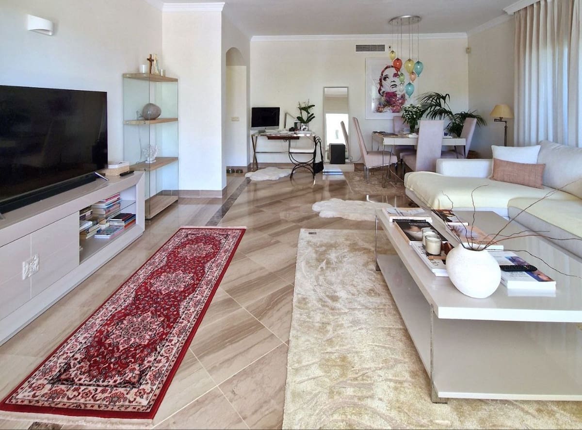 2 makuuhuone Huoneisto myytävänä paikassa Elviria mukana 
autotalli - 750 000 € (Ref: 9679341)