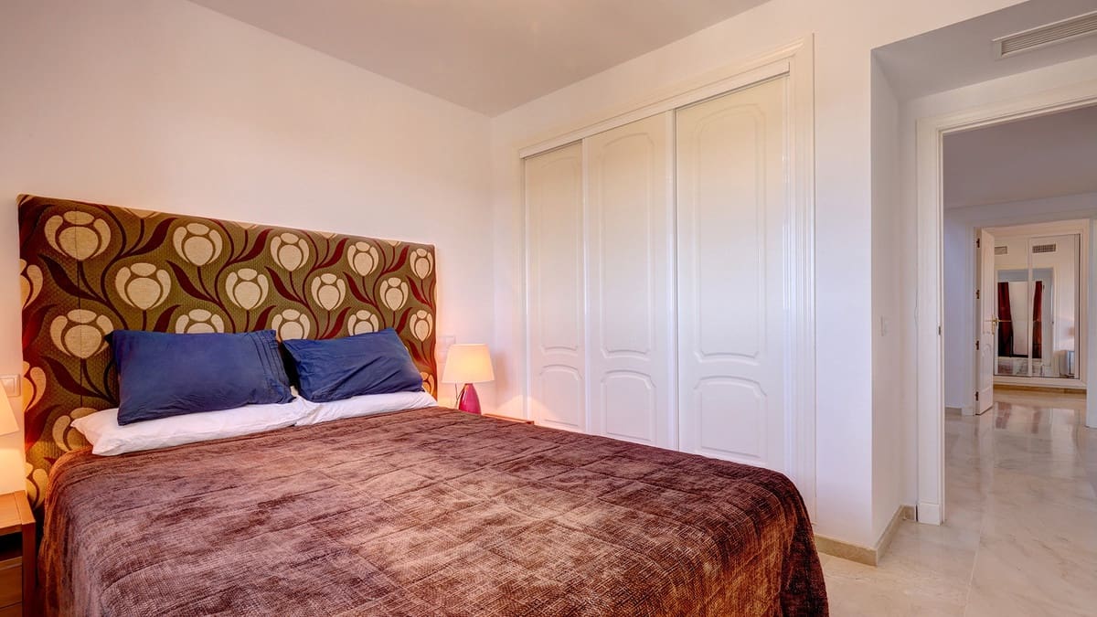 4 quarto Casa em Banda para venda em La Duquesa / Puerto de la Duquesa - 495 000 € (Ref: 9679342)