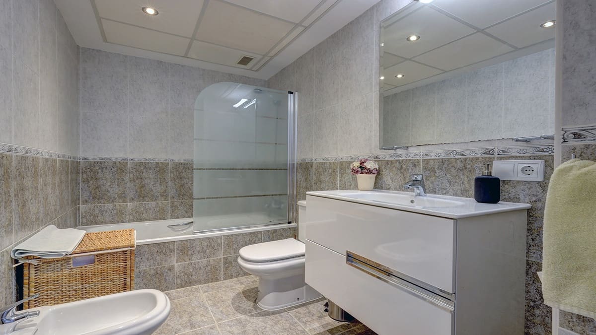 4 bedroom Townhouse for sale in La Duquesa / Puerto de la Duquesa - € 495,000 (Ref: 9679342)