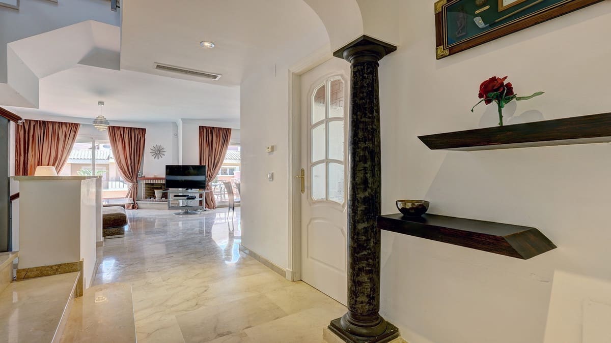 4 bedroom Townhouse for sale in La Duquesa / Puerto de la Duquesa - € 495,000 (Ref: 9679342)