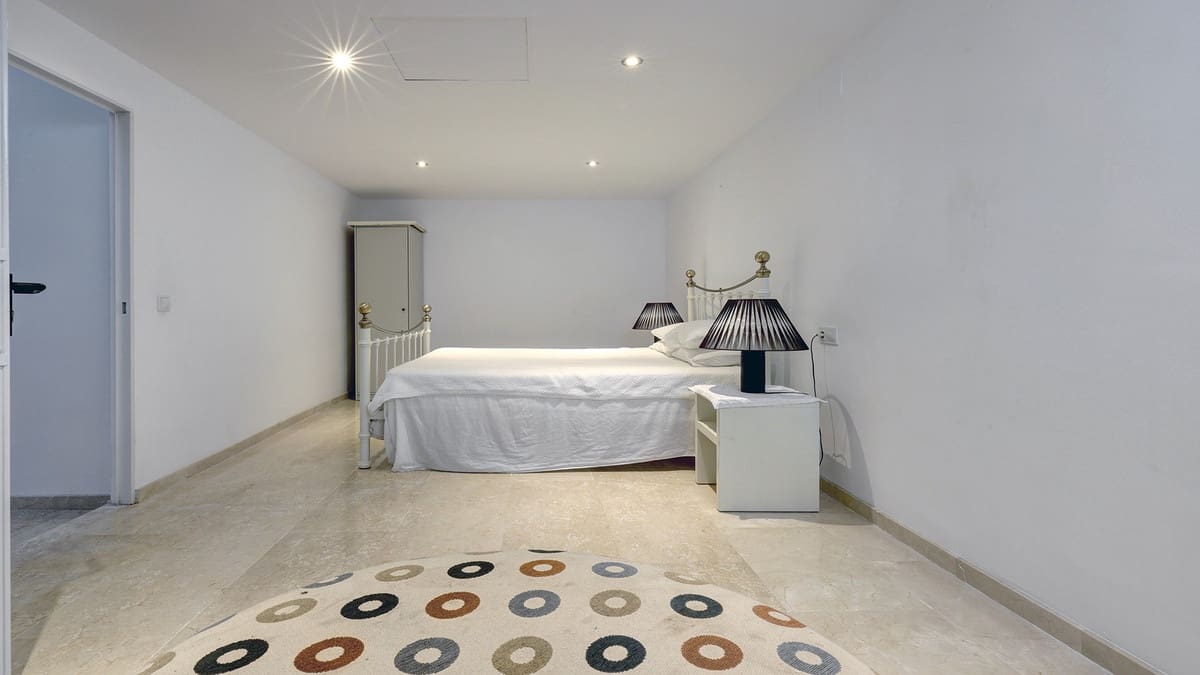 4 bedroom Townhouse for sale in La Duquesa / Puerto de la Duquesa - € 495,000 (Ref: 9679342)