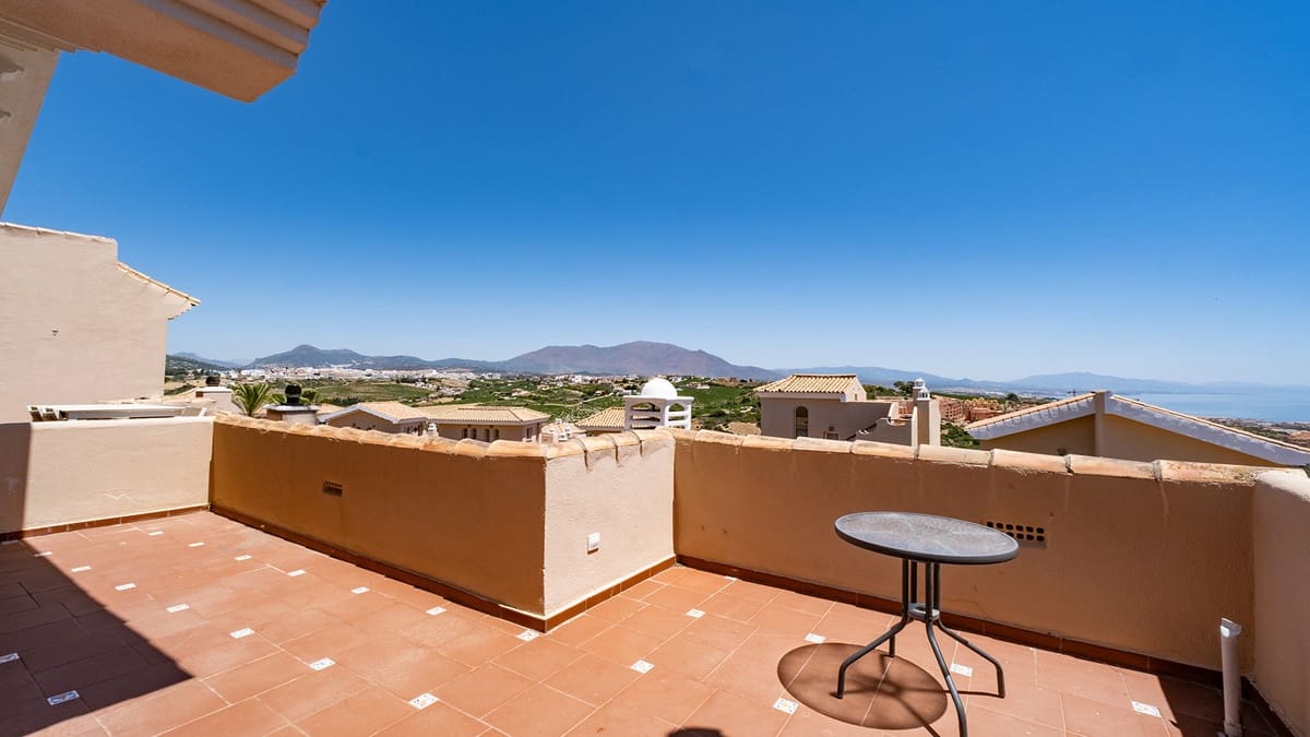 4 bedroom Townhouse for sale in La Duquesa / Puerto de la Duquesa - € 495,000 (Ref: 9679342)