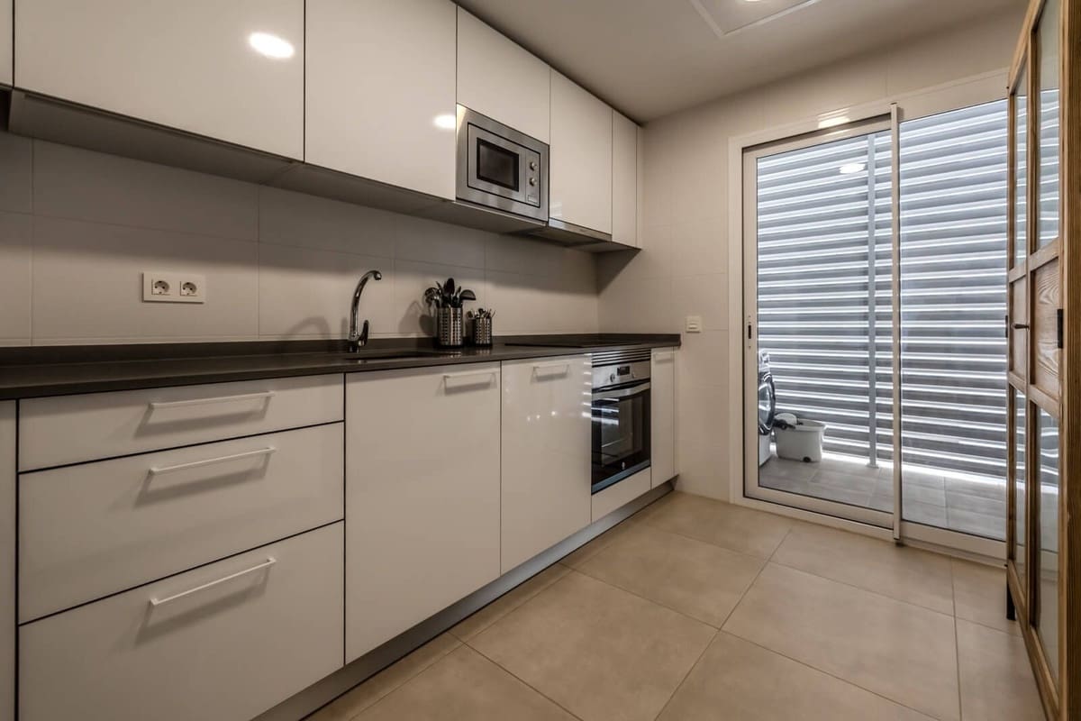 3 bedroom Apartment for sale in Nueva Andalucia with garage - € 495,000 (Ref: 9682209)