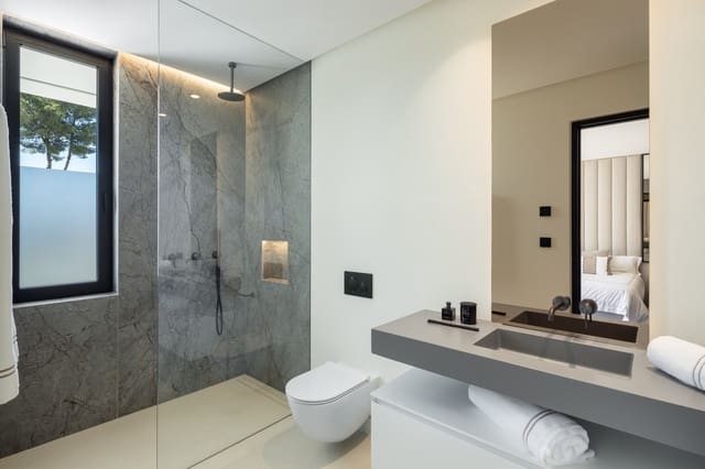 6 soverom Villa til salgs i Puerto Banus, Marbella - € 8 500 000 (Ref: 9682215)