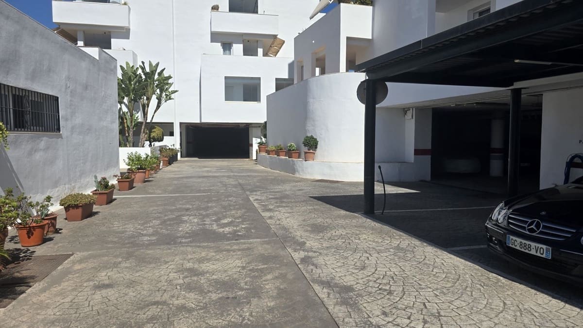 2 bedroom Apartment for sale in Miraflores with garage - € 289,950 (Ref: 9688727)