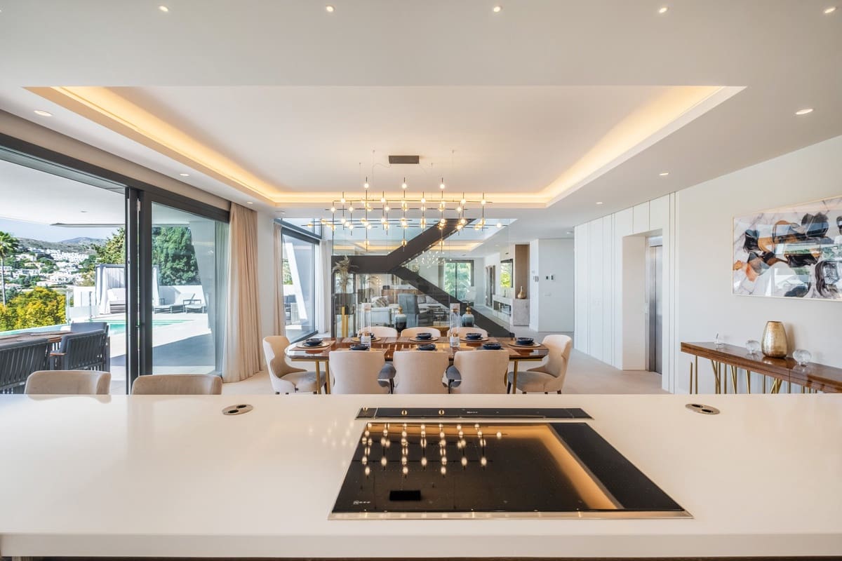 6 slaapkamer Villa te koop in El Paraiso - € 4.995.000 (Ref: 9688732)