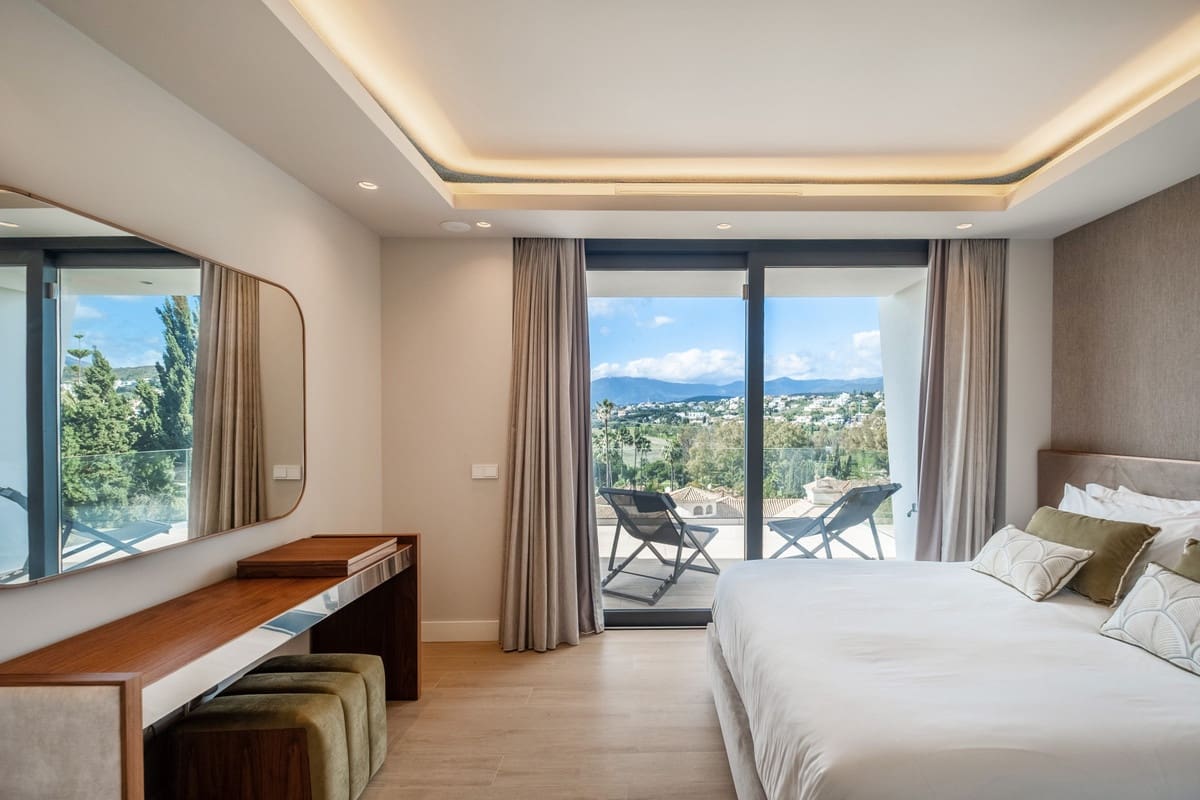 6 slaapkamer Villa te koop in El Paraiso - € 4.995.000 (Ref: 9688732)