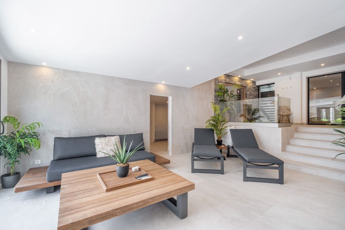 6 slaapkamer Villa te koop in El Paraiso - € 4.995.000 (Ref: 9688732)