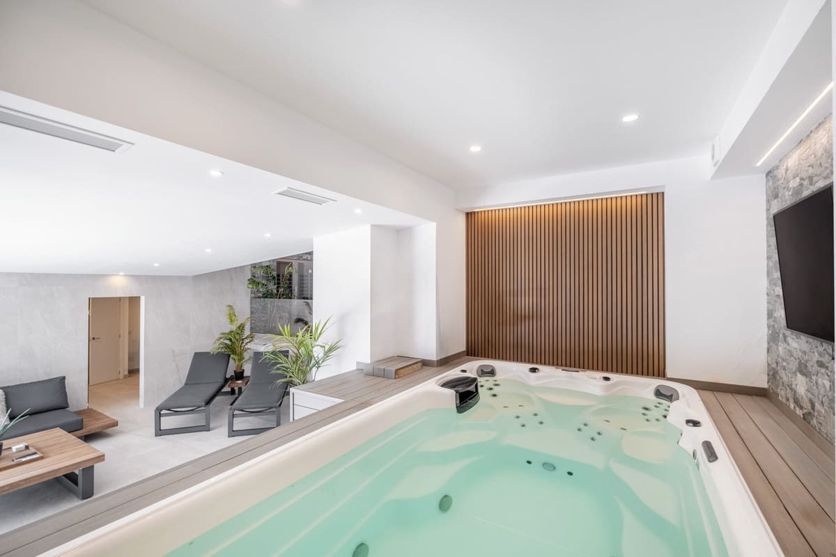 6 slaapkamer Villa te koop in El Paraiso - € 4.995.000 (Ref: 9688732)