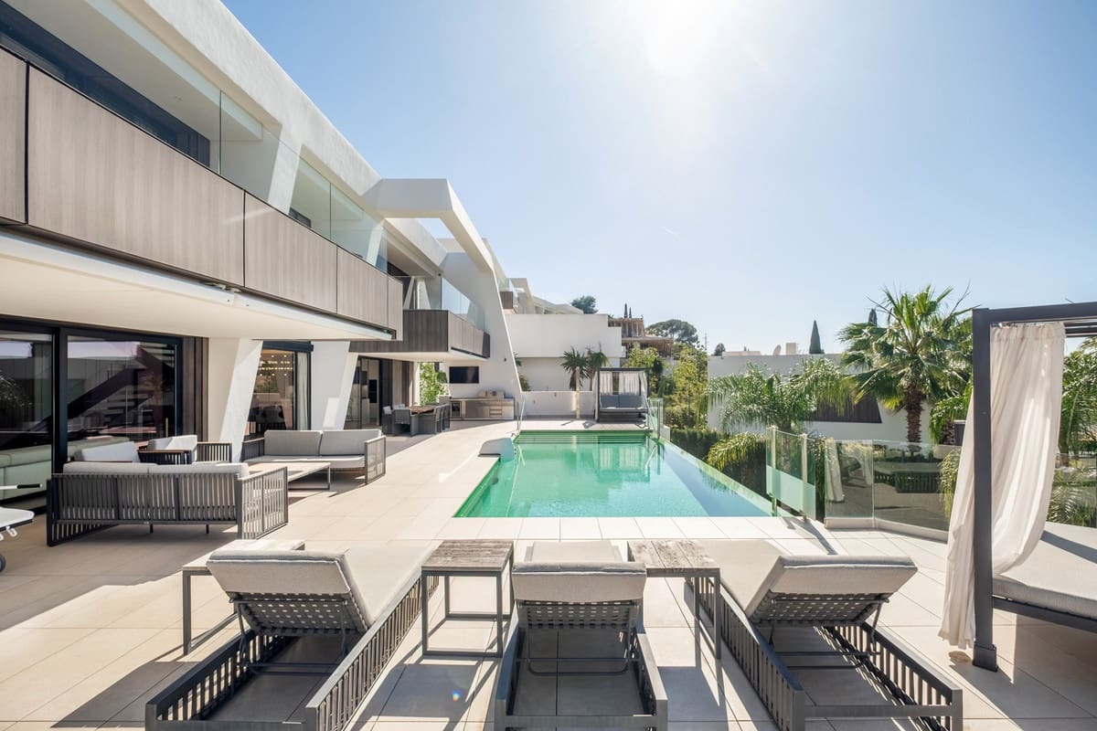 6 slaapkamer Villa te koop in El Paraiso - € 4.995.000 (Ref: 9688732)