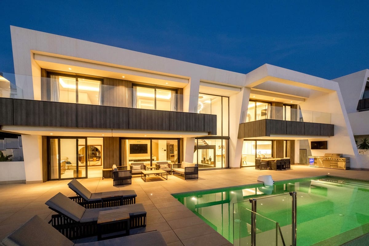 6 slaapkamer Villa te koop in El Paraiso - € 4.995.000 (Ref: 9688732)