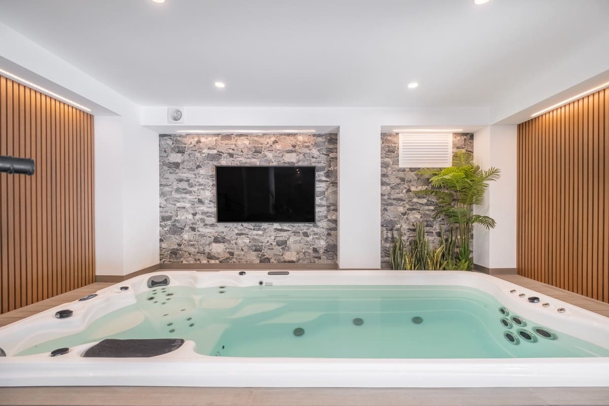 6 slaapkamer Villa te koop in El Paraiso - € 4.995.000 (Ref: 9688732)