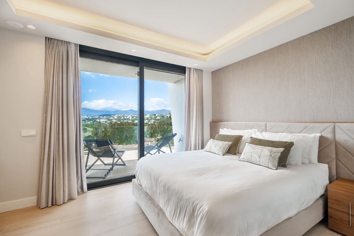 6 slaapkamer Villa te koop in El Paraiso - € 4.995.000 (Ref: 9688732)